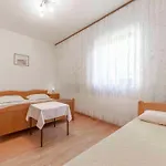 Apartment In Borik